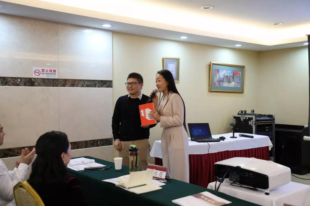 新時代工商管理高級總裁班李曉彤